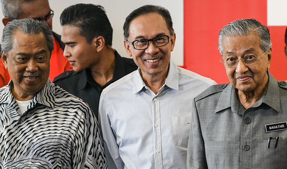 Mahathir Mohamad (R), Anwar Ibrahim (C) and Muhyiddin Yassin
