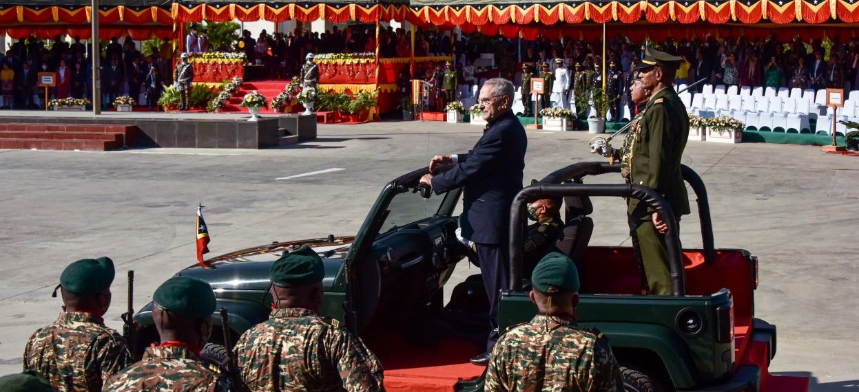 East Timor's President Jose Ramos Horta (C) inspects troops during a flag raising ceremony in Dili on May 20, 2022, to commemorate the 20th anniversary of East Timor's independence from Indonesia. (Photo: VALENTINO DARIEL SOUSA / AFP)