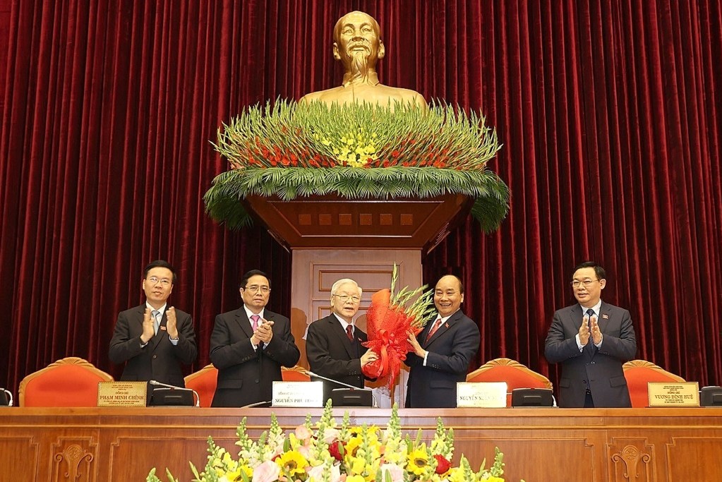 Vietnam's Prime Minister Nguyen Xuan Phuc (2R) congratulating the new Communist Party general secretary Nguyen Phu Trong (centre L) after his re-election during the Communist Party of Vietnam (CPV) 13th National Congress in Hanoi, as other nominated top party leaders Vuong Dinh Hue (R), Pham Minh Chinh (2L) and Vo Van Thuong (L) applaud. (Photo: STR/ Vietnam News Agency/ AFP)