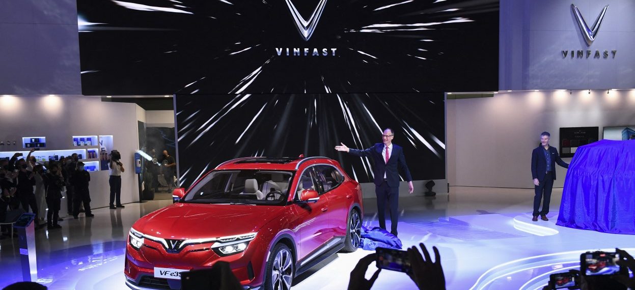 Michael Lohscheller (L), VinFast Global CEO, and David Gillet Lyon (R), chief design officer, unveil the Vingroup VinFast VF e35 and VF e36 electric vehicles during AutoMobility LA ahead of the Los Angeles Auto Show on 17 November, 2021 in Los Angeles, California. (Photo: Patrick T. FALLON / AFP)