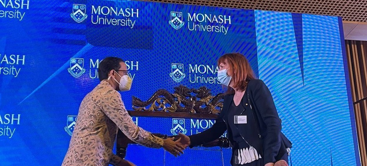Minister of Education and Culture Nadiem Makarim inaugurating the official opening of Monash University, Indonesia, on 14 April. (Photo: Monash University Indonesia Community/ Facebook)