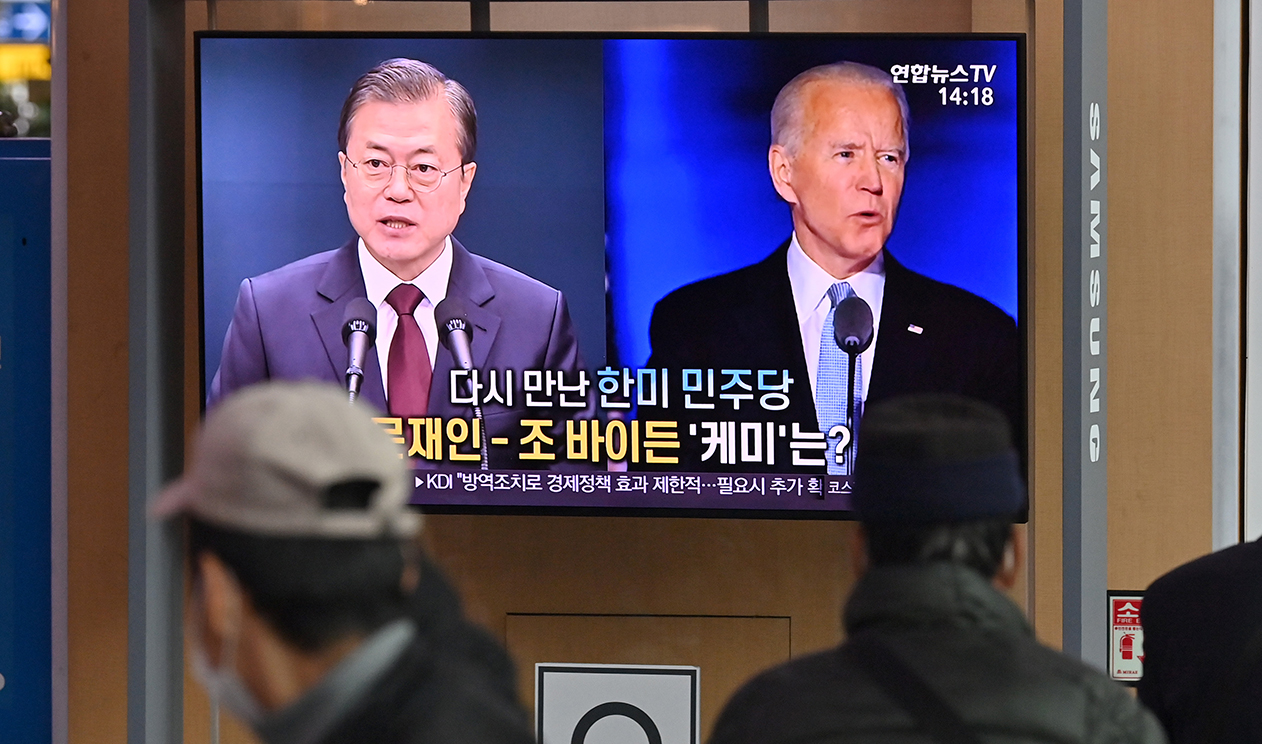 Joe Biden (R) and South Korean President Moon Jae-in
