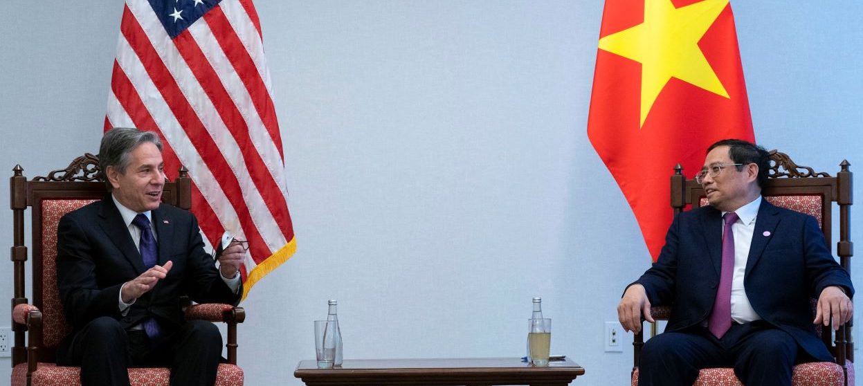 US Secretary of State Antony Blinken (L) meets with Vietnamese Prime Minister Pham Minh Chinh