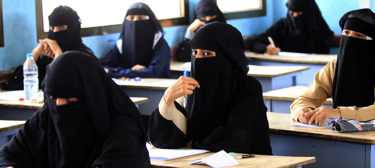 Female pupils wearing the niqab
